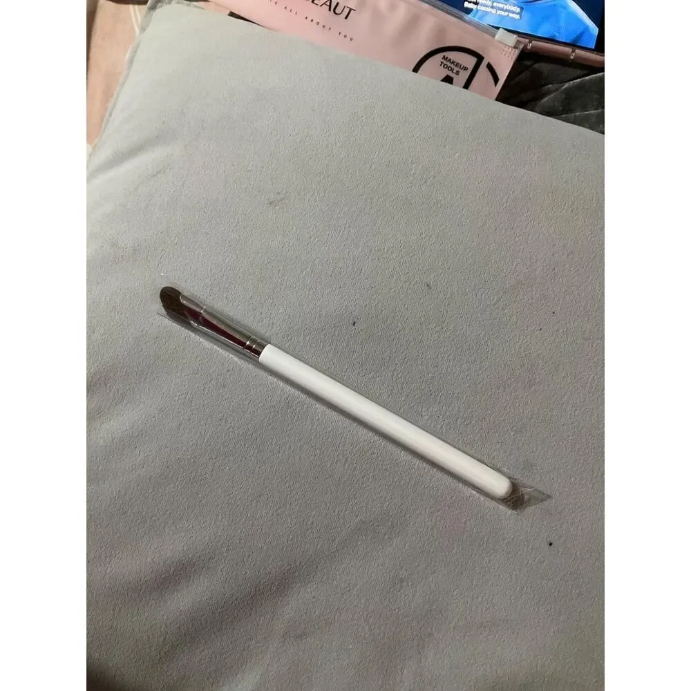 190 White angled shader Makeup Precision Eyeshadow Nose Contour Highlight Brush